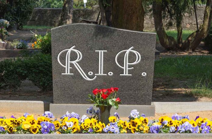 shutterstock_191088929 Trailblazing Experiment Ends in Tragedy