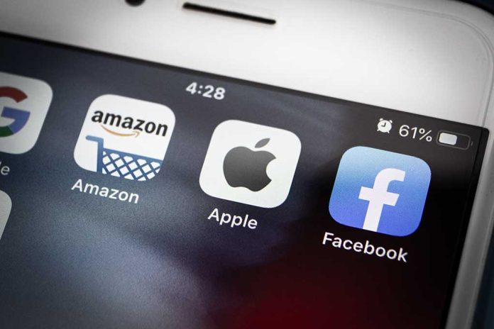 1790828315 featured image Amazon Apple Facebook apps on smartphone screen