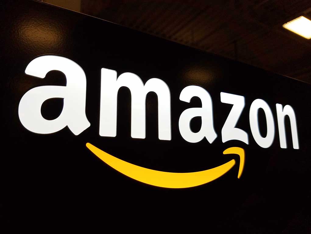 Amazon logo with a yellow smile arrow