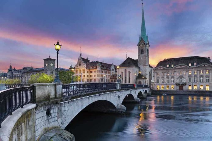 shutterstock_160155083.jpg Scenic view of Zurich with a bridge, historic buildings, and a sunset sky