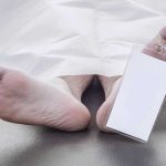 Father’s Shocking Death Before Sentencing Stuns Court Feet of a deceased person covered by a white sheet with an identification tag