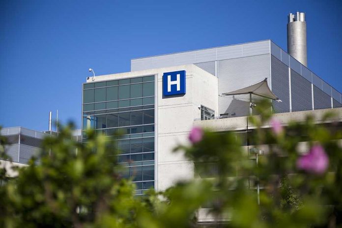 shutterstock_139886506 Modern hospital building with a prominent H sign against a clear blue sky