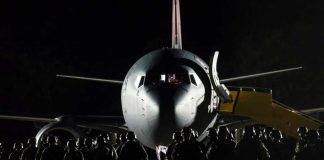 NATO Alarm — Canada’s Gear WON’T START! Soldiers boarding aircraft at night with staircase