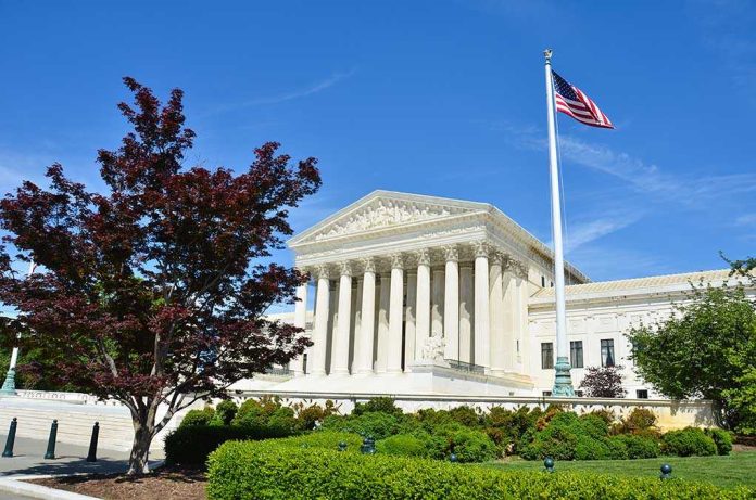 shutterstock_141389569 Supreme Court building with American flag and surrounding greenery