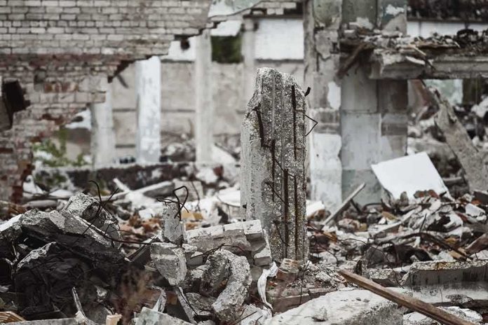 shutterstock_369754433 ruined concrete building with debris and exposed rebar
