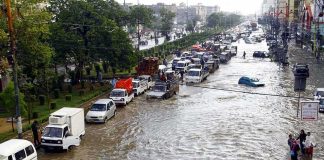 Ice Avalanche Unleashes HELL Flooded city street with stranded vehicles and traffic jam