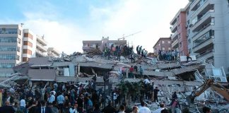TERRIFYING MOMENTS — Buildings PANCAKE — Residents TRAPPED! Rescue workers and civilians on collapsed building after earthquake