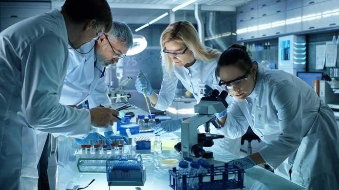 shutterstock_691541095 Scientists working together in a laboratory
